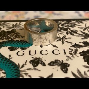 Gucci ring (used)